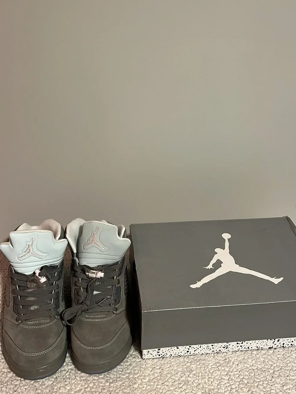 Jordan Retro 5 Men’s Sneakers - Grey and White
